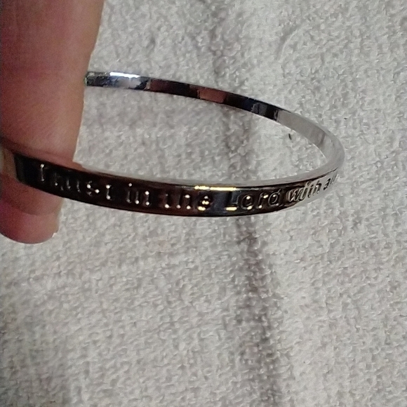 Silvertone bangle bracelet says trust in the Lord with all your heart christian - Picture 1 of 3